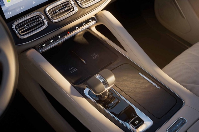 Флагманский кроссовер Geely Monjaro Plus: больше официальных изображений